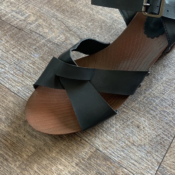 Maurices Faux Wood Heeled‎ Sandals Studded Block Heel Black Leather - Picture 4 of 10